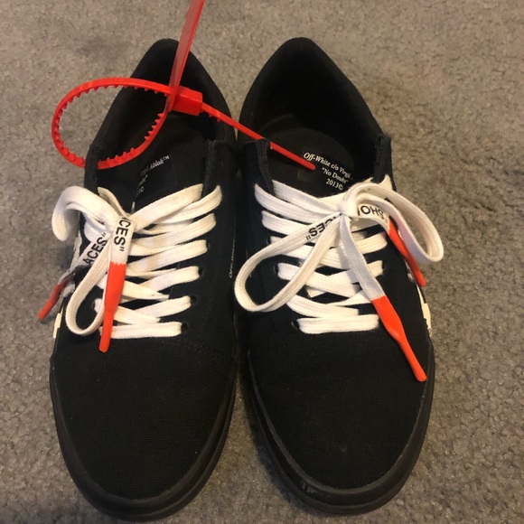 Off-White Vulcanized Sneaker - Picture 8 of 10